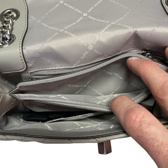 Michael Kors Peyton Medium Shoulder Flap Pearl Grey - Picture 8 of 10